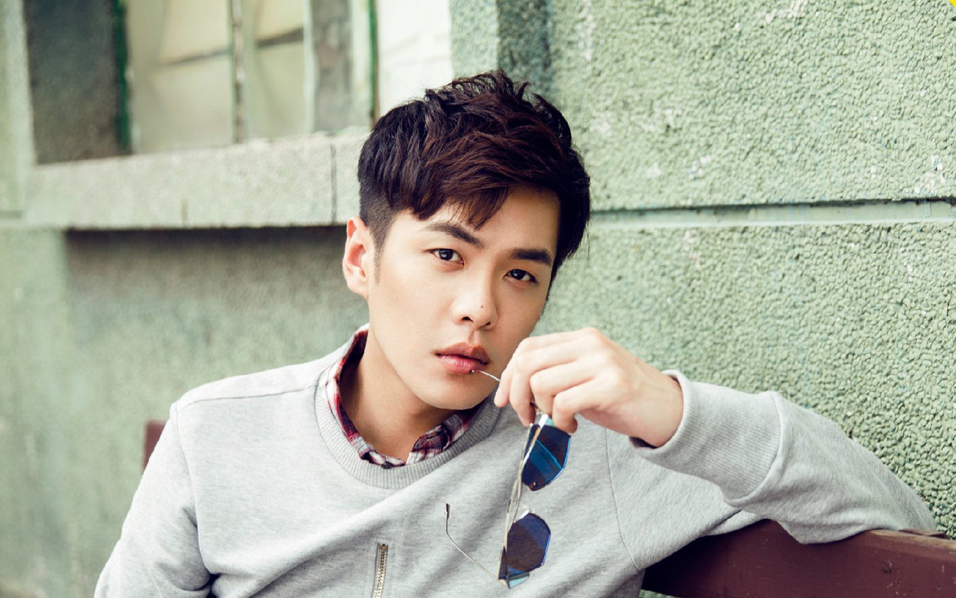 德国男子81公斤级举重选手在决赛中获得第九名,德国女子举重运动员