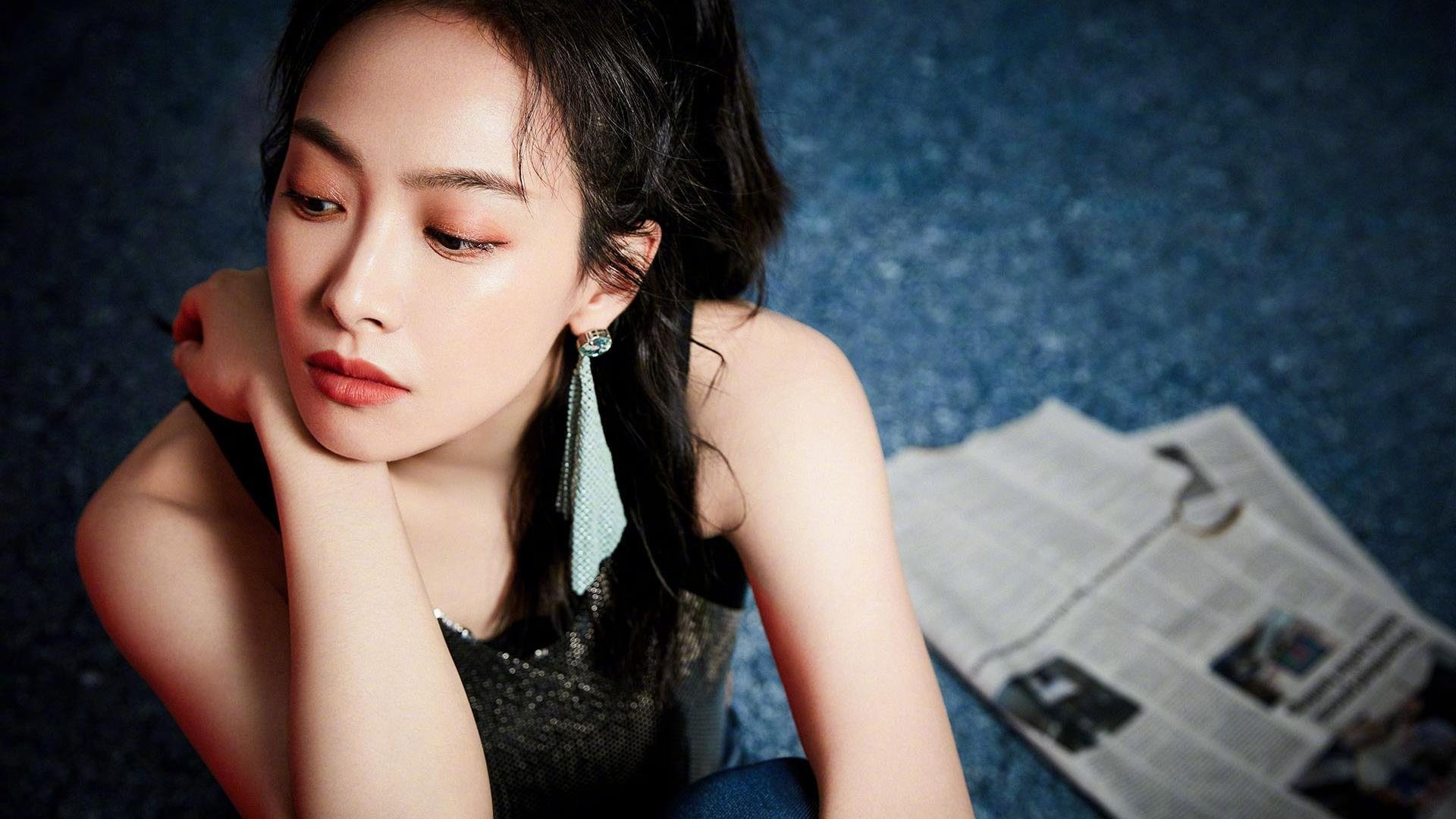 亚运赛艇首金出炉，中国队包揽前三，亚运赛艇首金出炉,中国队包揽前三名球员